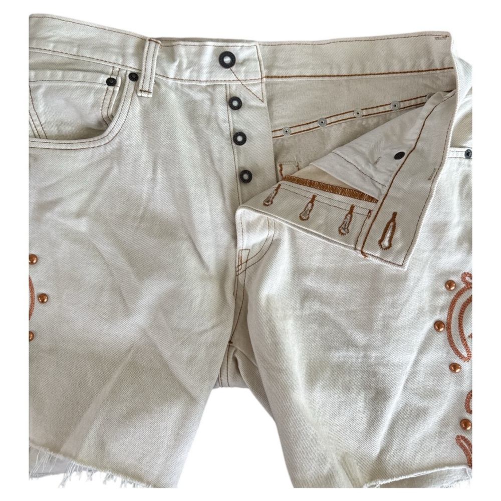 Levi's 501 '93 Cut-Off Rodeo Boots Short in Ecru Size 32 Pride Collection - Picture 5 of 7